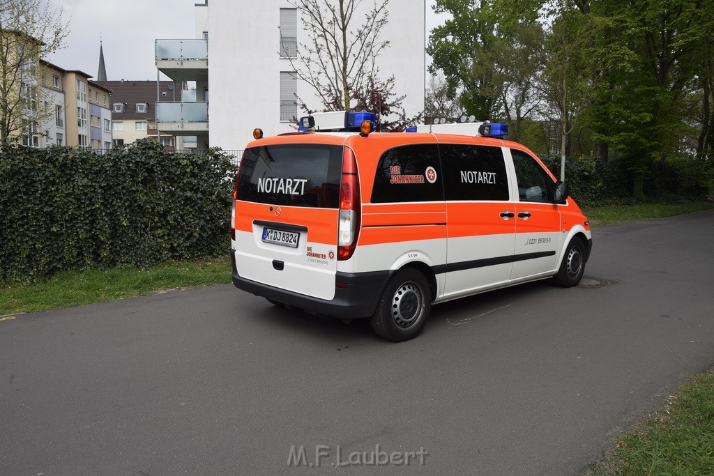 Einsatz BF Koeln in Koeln Buchheim Arnsbergerstr P43.JPG - Miklos Laubert